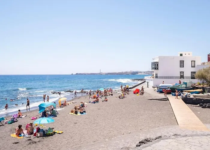 The Lighthouse By The Sea & Wifi Appartement *
