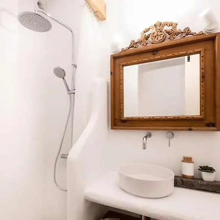 The Lighthouse By The Sea & Wifi Апартаменты