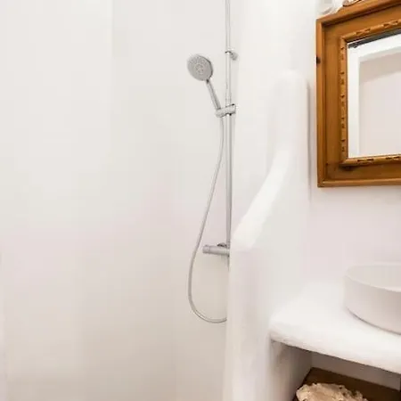 The Lighthouse By The Sea & Wifi Апартаменты *